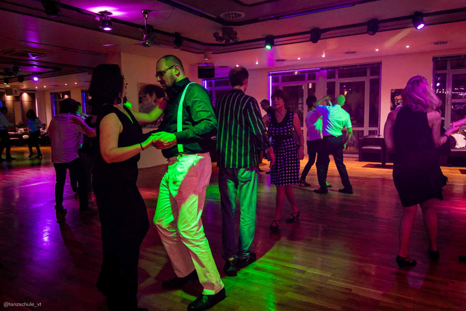 20230318 Black and White Tanzparty 3433